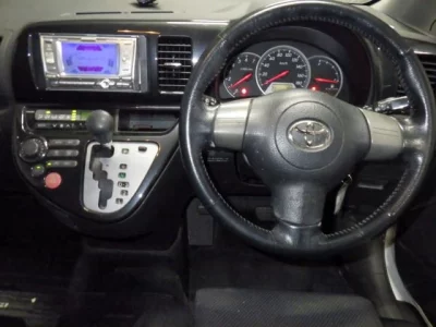 Toyota WISH  с аукциона в Японии