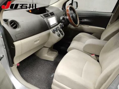 Toyota PASSO SETTE  с аукциона в Японии