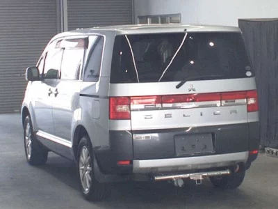 Mitsubishi Delica D:5