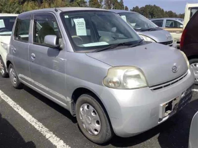 Daihatsu Esse