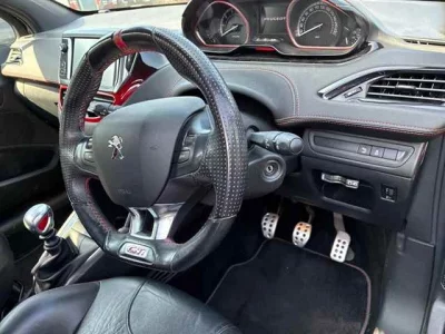 Peugeot 208  с аукциона в Японии
