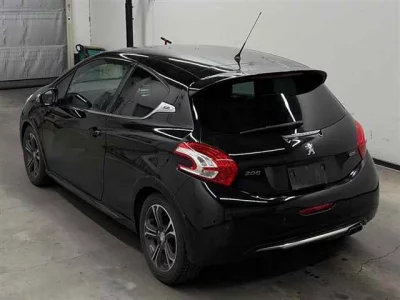 Peugeot 208  с аукциона в Японии