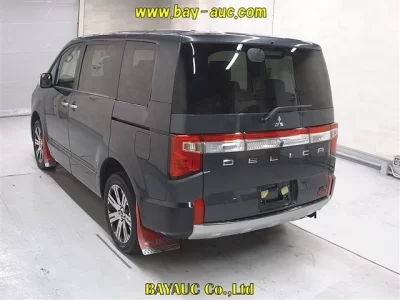 Mitsubishi Delica D:5