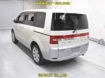 Mitsubishi DELICA D5