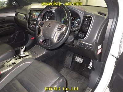 Mitsubishi OUTLANDER PHEV