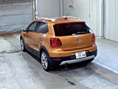 Volkswagen CROSS POLO  с аукциона в Японии