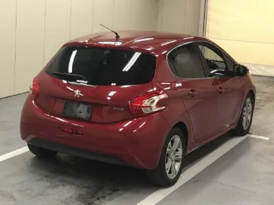 Peugeot 208  с аукциона в Японии
