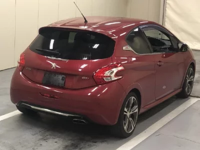 Peugeot 208  с аукциона в Японии