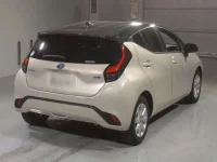 Toyota AQUA лот № 2123 оценка 4.5  с аукциона в Японии 1