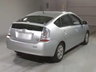 Toyota Prius  с аукциона в Японии