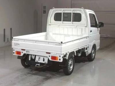 Nissan NT100 Clipper