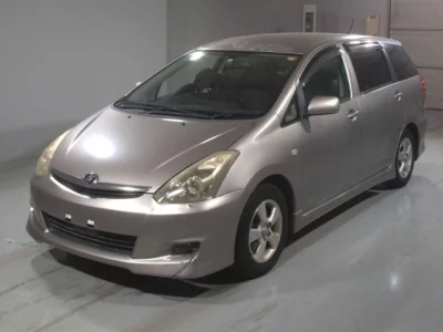 Toyota WISH  с аукциона в Японии