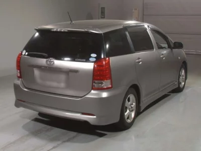 Toyota WISH  с аукциона в Японии