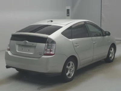 Toyota Prius  с аукциона в Японии