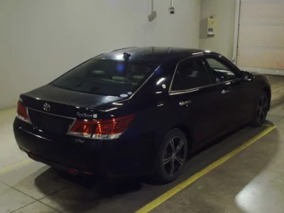 Toyota CROWN  с аукциона в Японии