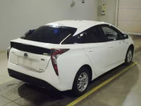 Toyota Prius лот № 6052 оценка RA  с аукциона в Японии 1