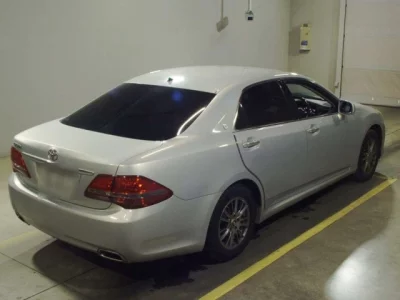 Toyota CROWN  с аукциона в Японии