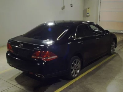 Toyota CROWN  с аукциона в Японии