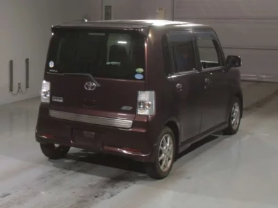 Toyota PIXIS SPACE  с аукциона в Японии