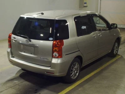 Toyota RAUM  с аукциона в Японии