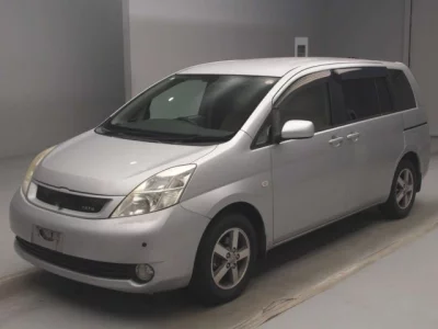 Toyota ISIS  с аукциона в Японии