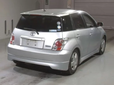 Toyota IST  с аукциона в Японии
