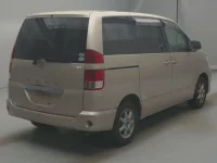Toyota NOAH лот № 77251 оценка R  с аукциона в Японии 1