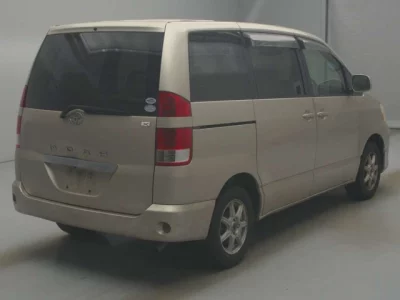 Toyota NOAH  с аукциона в Японии