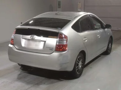 Toyota Prius  с аукциона в Японии