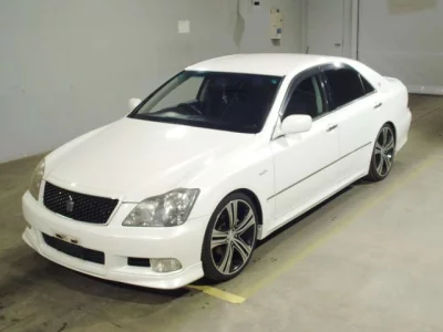 Toyota CROWN  с аукциона в Японии
