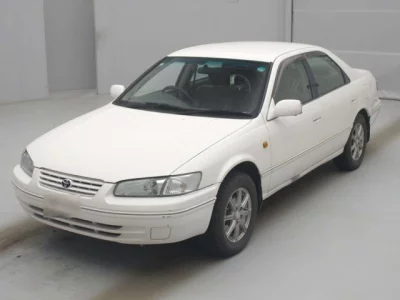 Toyota CAMRY  с аукциона в Японии