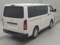Toyota HIACE VAN лот № 76021 оценка 5  с аукциона в Японии 1