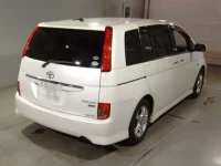 Toyota ISIS лот № 4044 оценка R  с аукциона в Японии 1