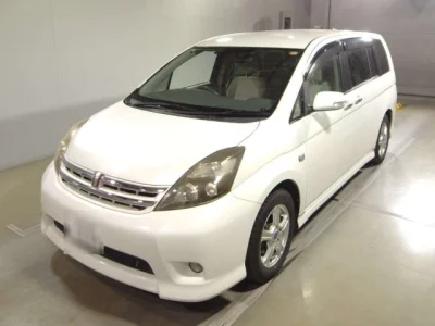 Toyota ISIS  с аукциона в Японии