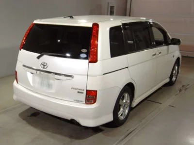 Toyota ISIS  с аукциона в Японии