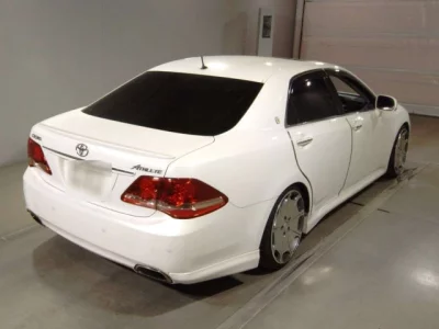 Toyota CROWN  с аукциона в Японии