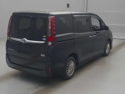 Toyota ESQUIRE  с аукциона в Японии