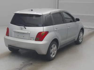 Toyota IST  с аукциона в Японии