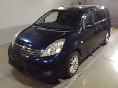 Toyota ISIS  с аукциона в Японии