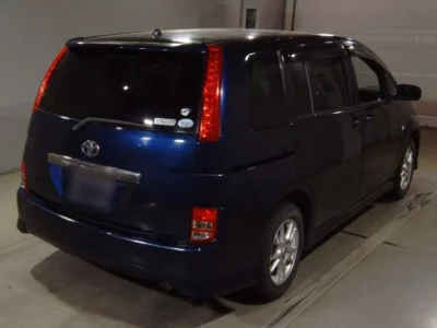 Toyota ISIS  с аукциона в Японии