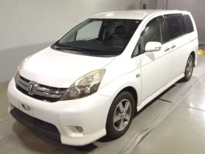 Toyota ISIS  с аукциона в Японии