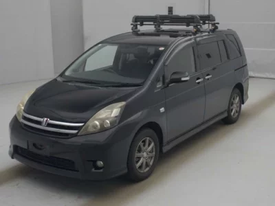 Toyota ISIS  с аукциона в Японии