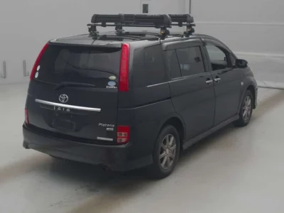 Toyota ISIS  с аукциона в Японии