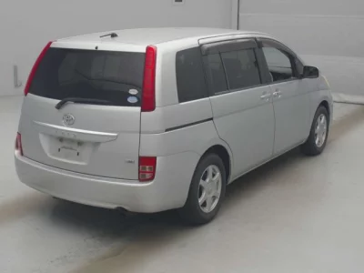 Toyota ISIS  с аукциона в Японии