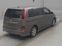 Toyota ISIS лот № 70046 оценка R  с аукциона в Японии 1