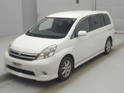 Toyota ISIS  с аукциона в Японии