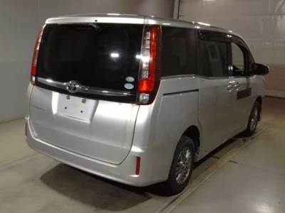 Toyota ESQUIRE  с аукциона в Японии