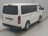 Toyota HIACE VAN лот № 76017 оценка 4.5  с аукциона в Японии 1