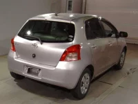 Toyota VITZ лот № 7199 оценка R  с аукциона в Японии 1