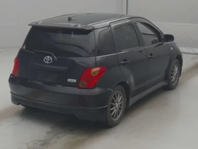 Toyota IST  с аукциона в Японии